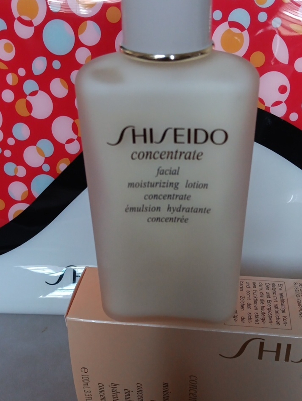 Shiseido Moisturizing Lotion with Red, White, and Pink Patterned Pouch.RARE